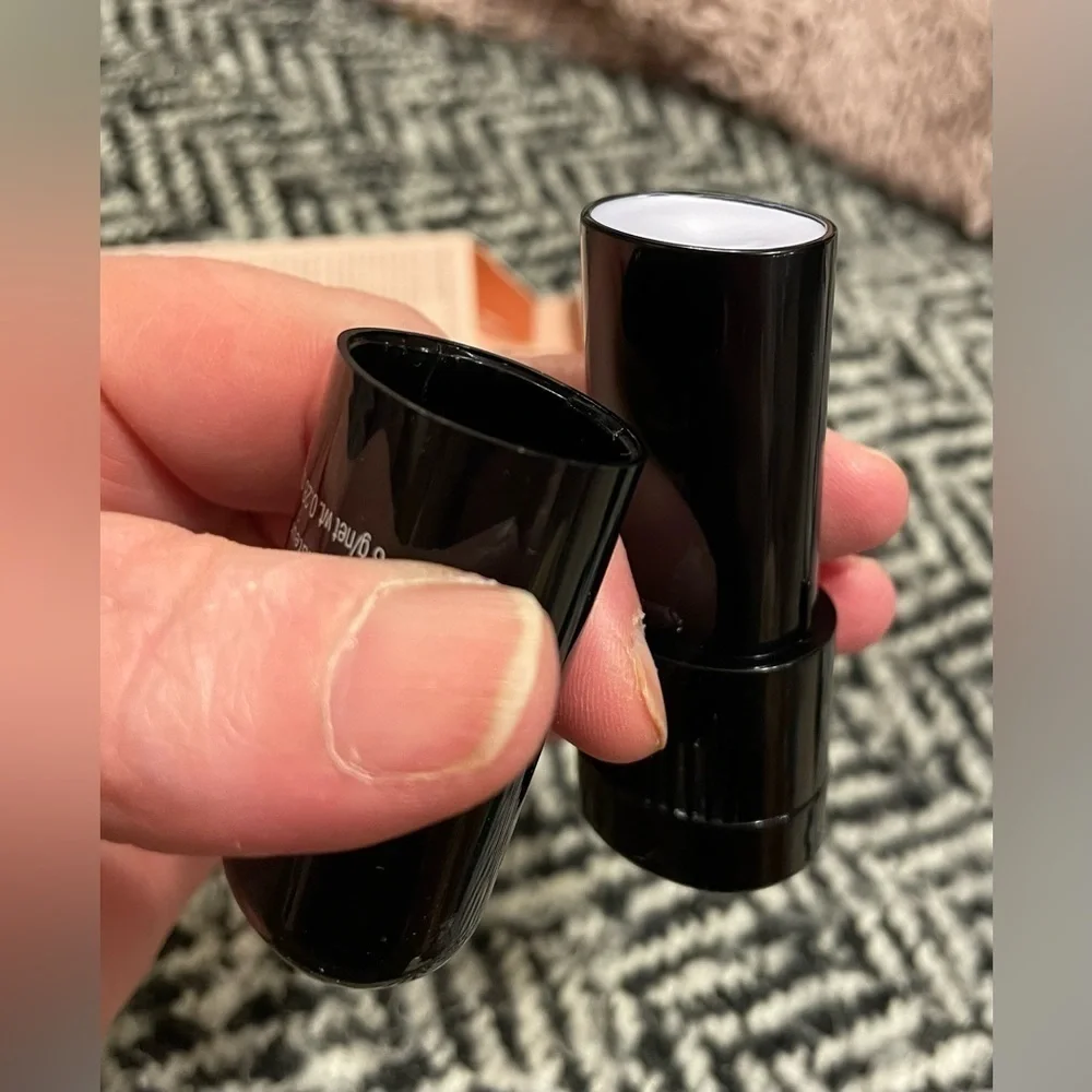 🌟HP🌟 QTY 2 ILLUMINATING Stick LOVE Glow Balm Avon MOONSTRUCK Discontinued!!
